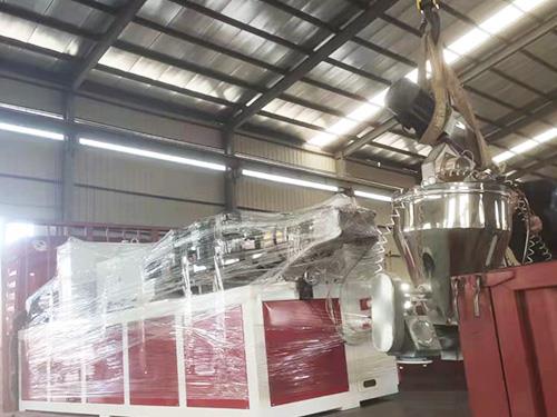 陰陽角線條生產(chǎn)設(shè)備：建筑美學(xué)與效率的精密制造引擎